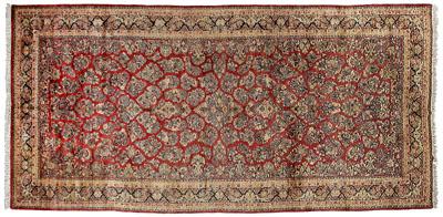 Sarouk rug, repeating floral
