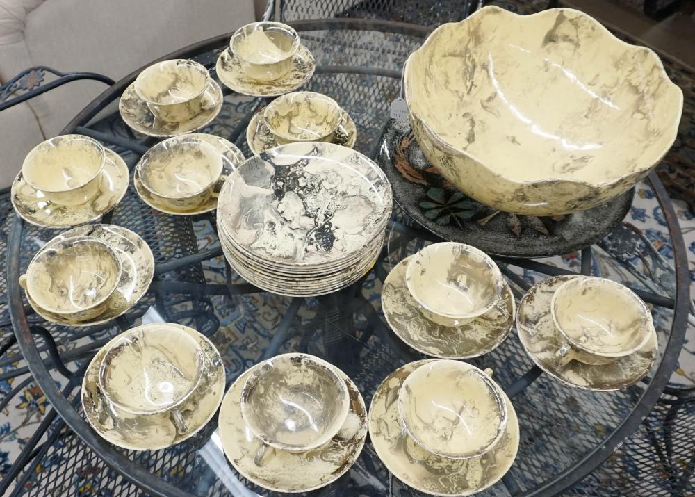 SASCHA BRASTOFF, CERAMIC 33-PIECE