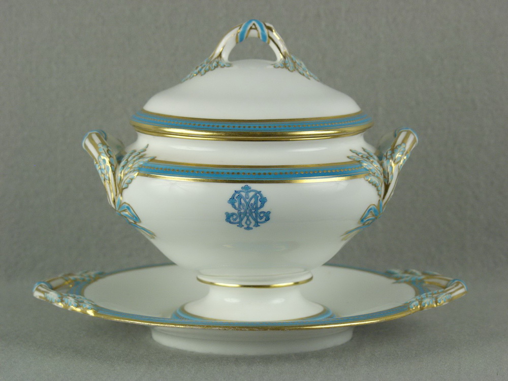 SAUCE TUREEN - Fine porcelain