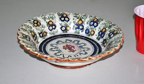 SCALLOPED EDGE ARMORIAL FAIENCE