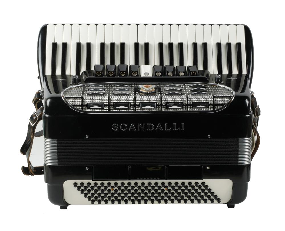 SCANDALLI ACCORDIONwith case;