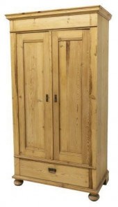 SCANDANAVIAN PINE CUPBOARD ON