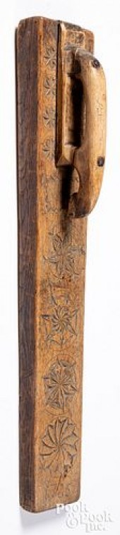 SCANDINAVIAN CARVED OAK MANGLE