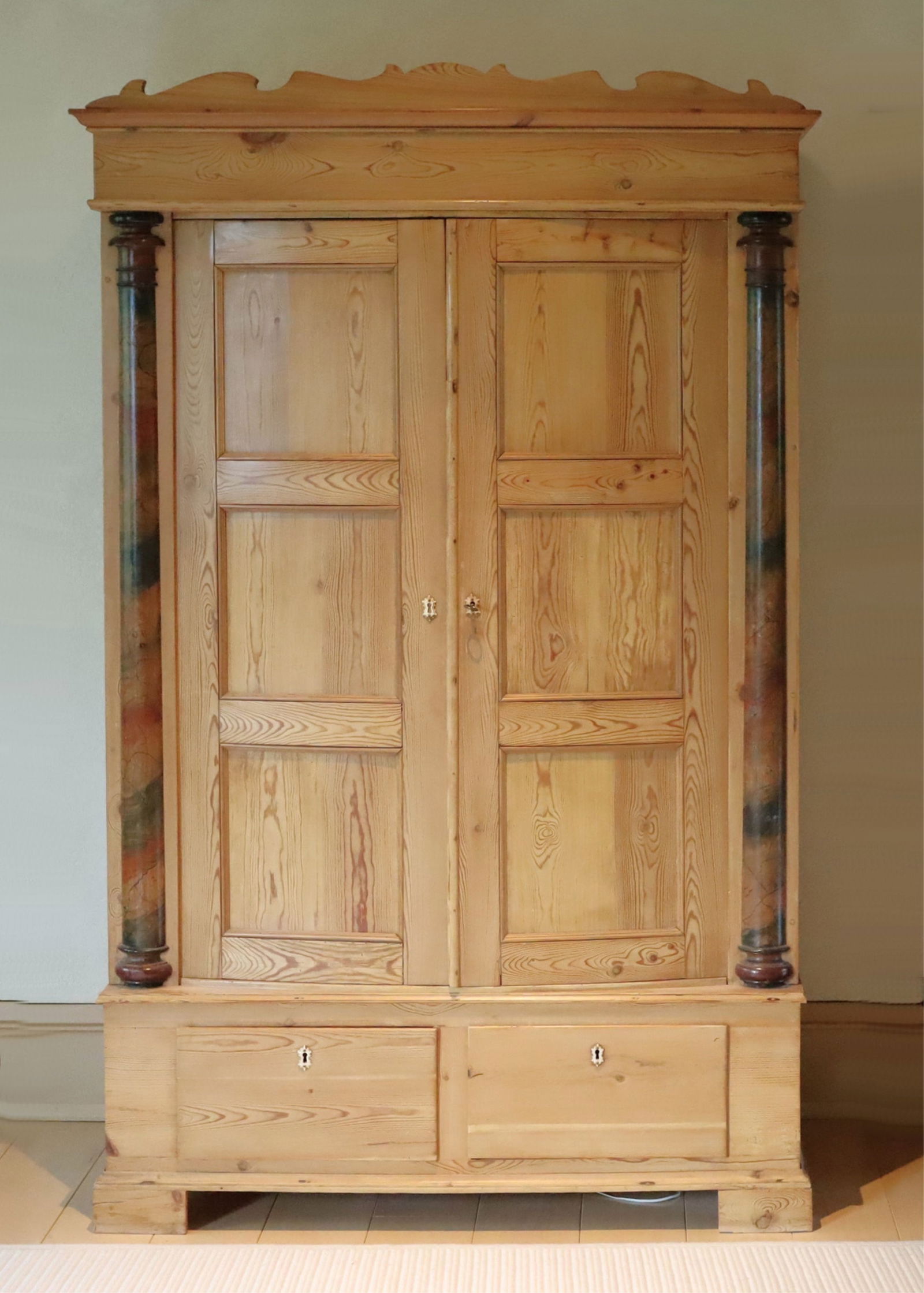 SCANDINAVIAN FAUX MARBLE & PINE