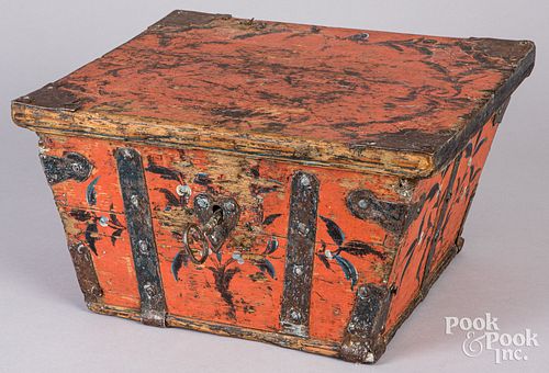 SCANDINAVIAN PAINTED PINE VALUABLES