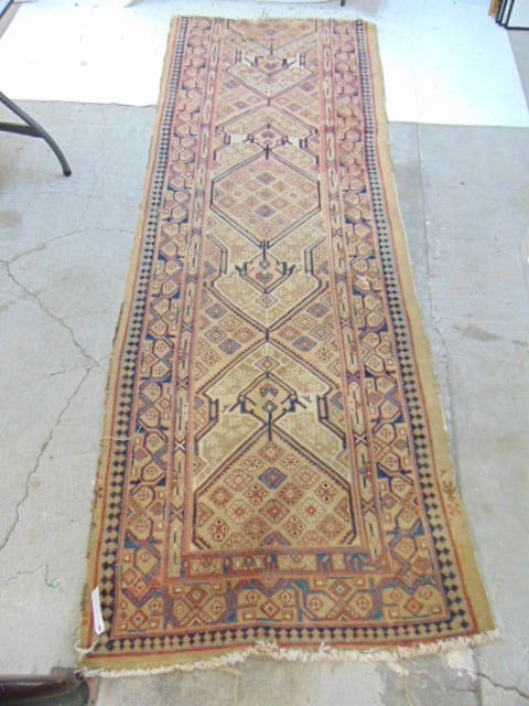 SCATTER RUG, RUNNER, IN BEIGE, LOSS