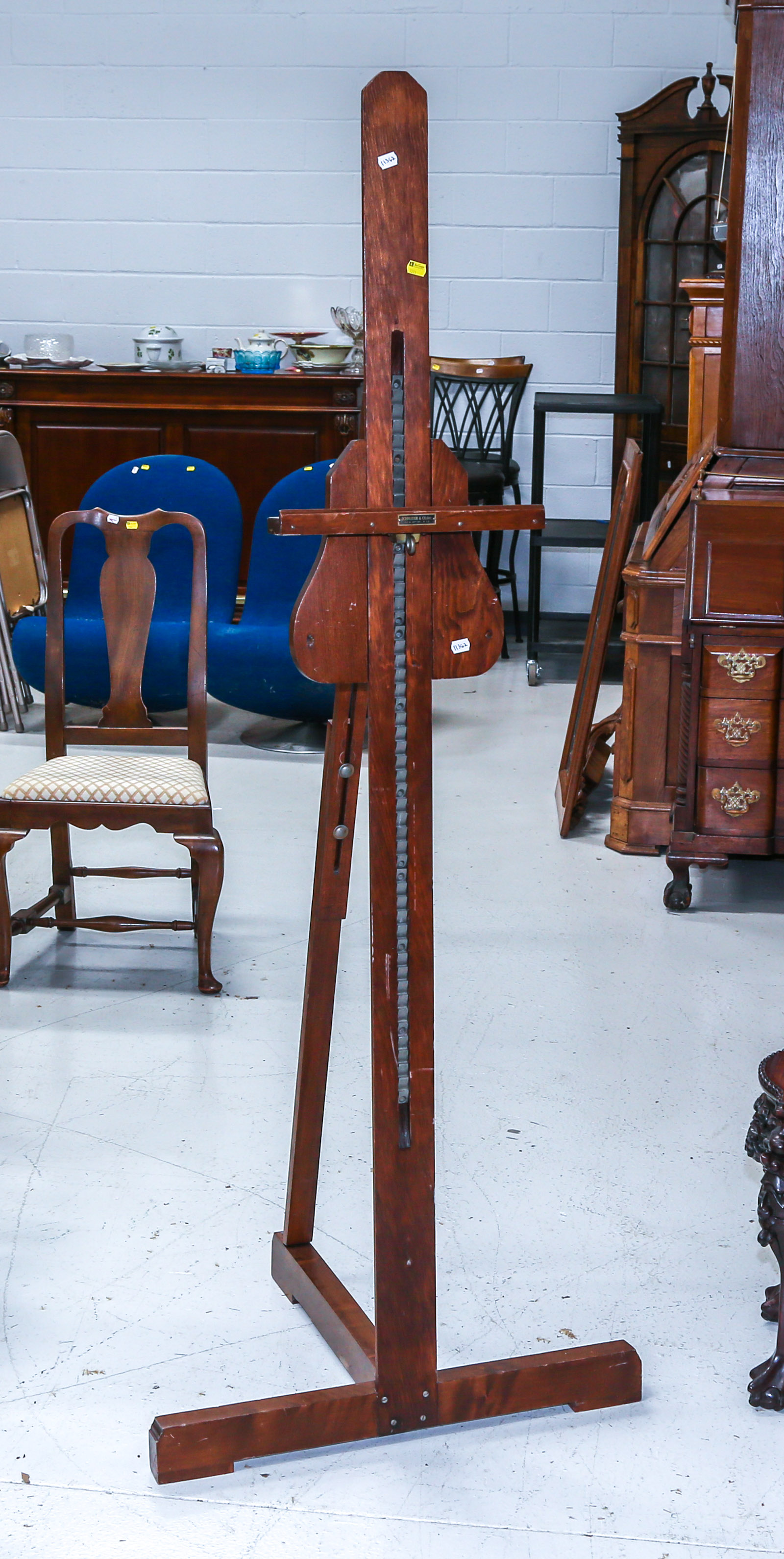 SCHNIDER WOOD EASEL .