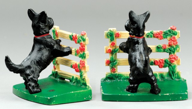 SCOTTIE DOGS AT FENCE BOOKENDS