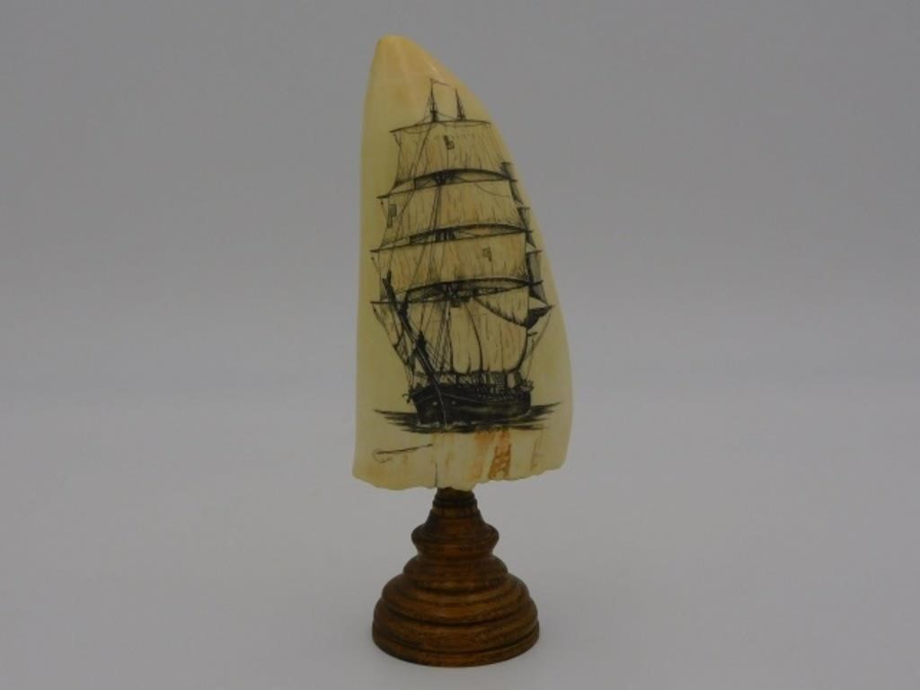 SCRIMSHAW WHALE'S TOOTH. 20TH C.
