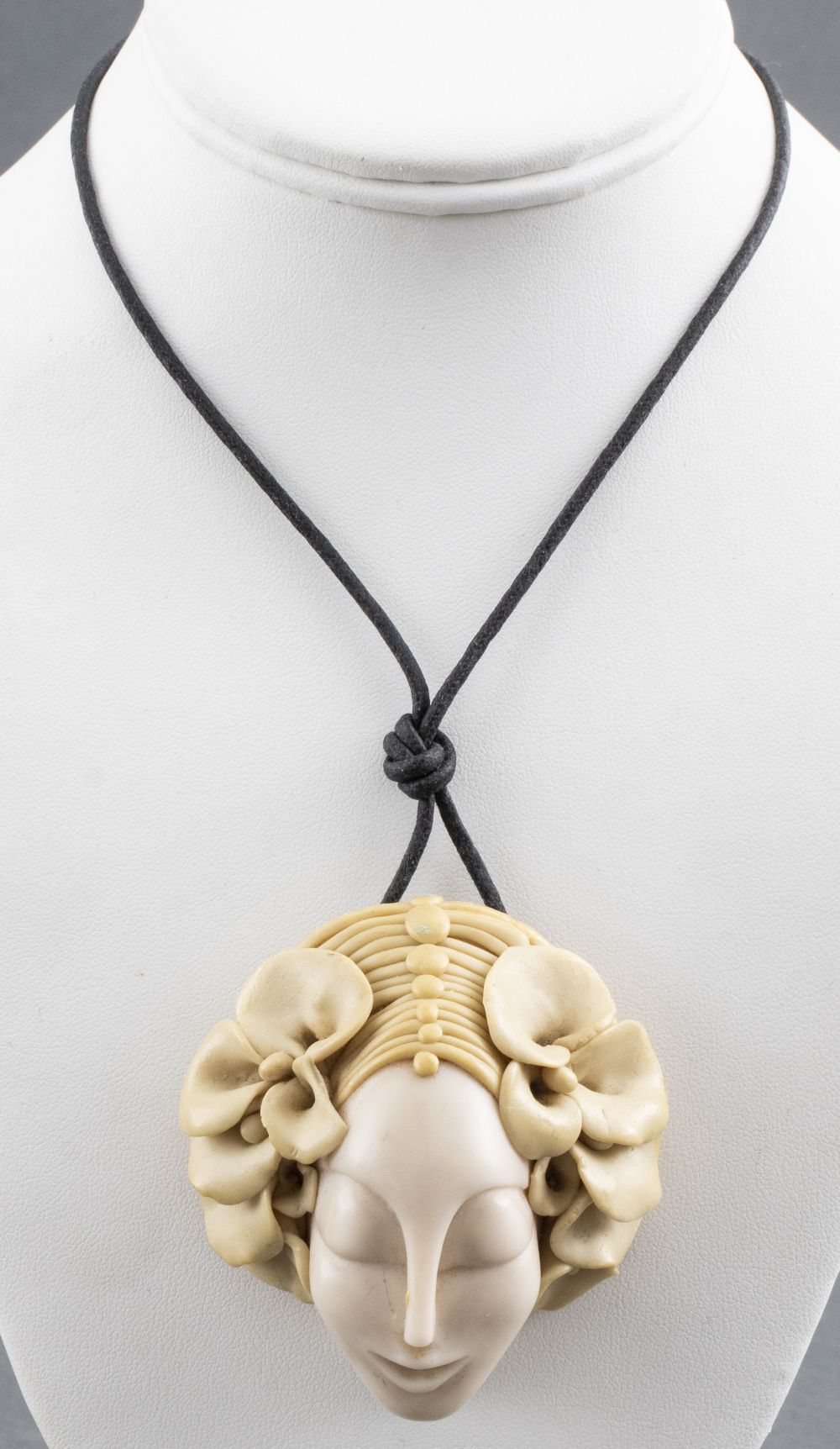 SCULPTURAL RESIN & BONE FACE