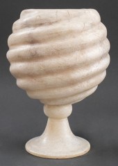 SCULPTURAL WHITE PLASTER UPLIG