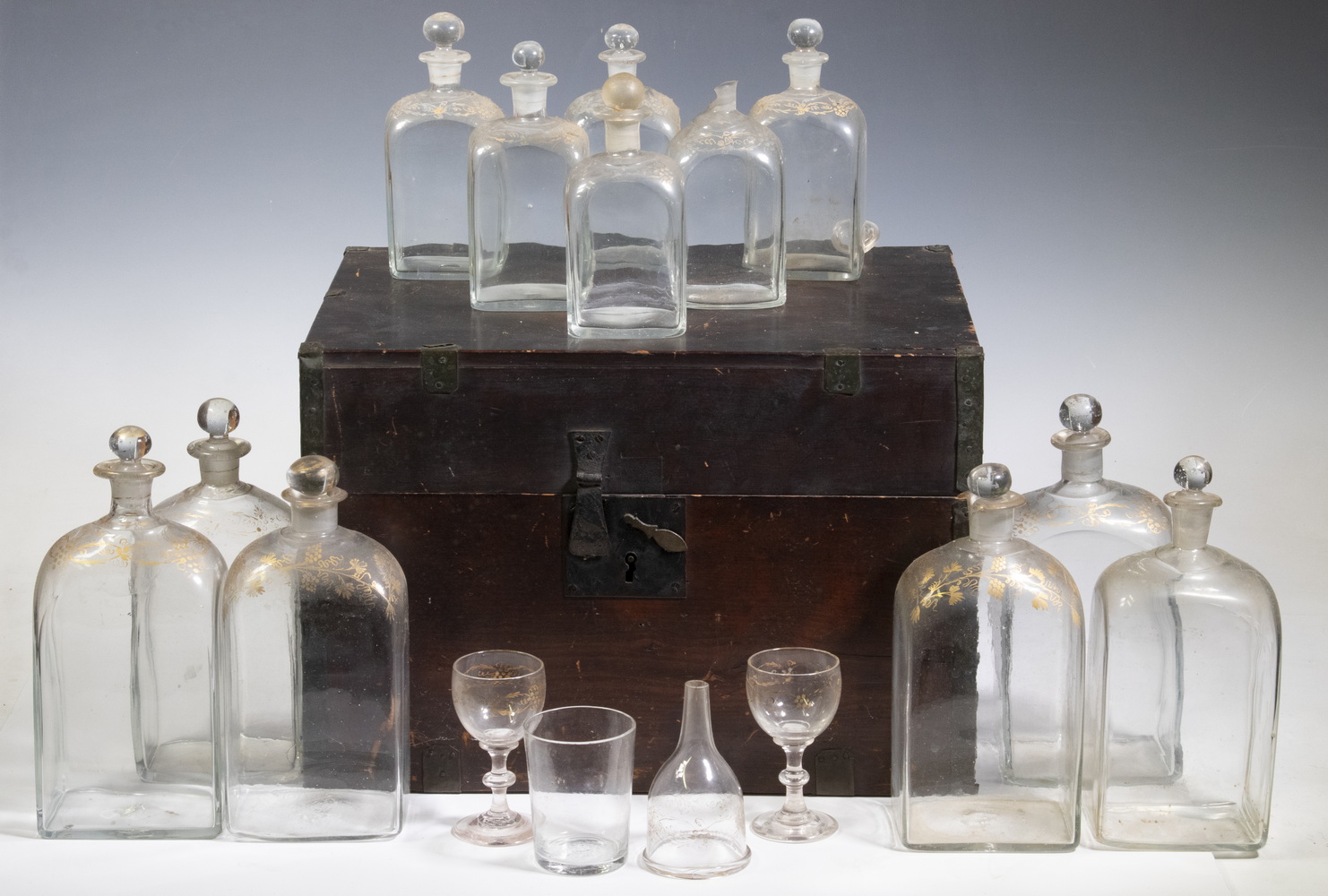 SEA CAPTAIN'S LIQUOR CHEST Late