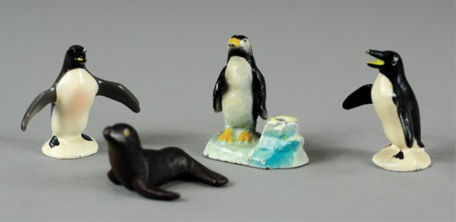 SEAL AND PENGUINS PAPERWEIGHTS Cast