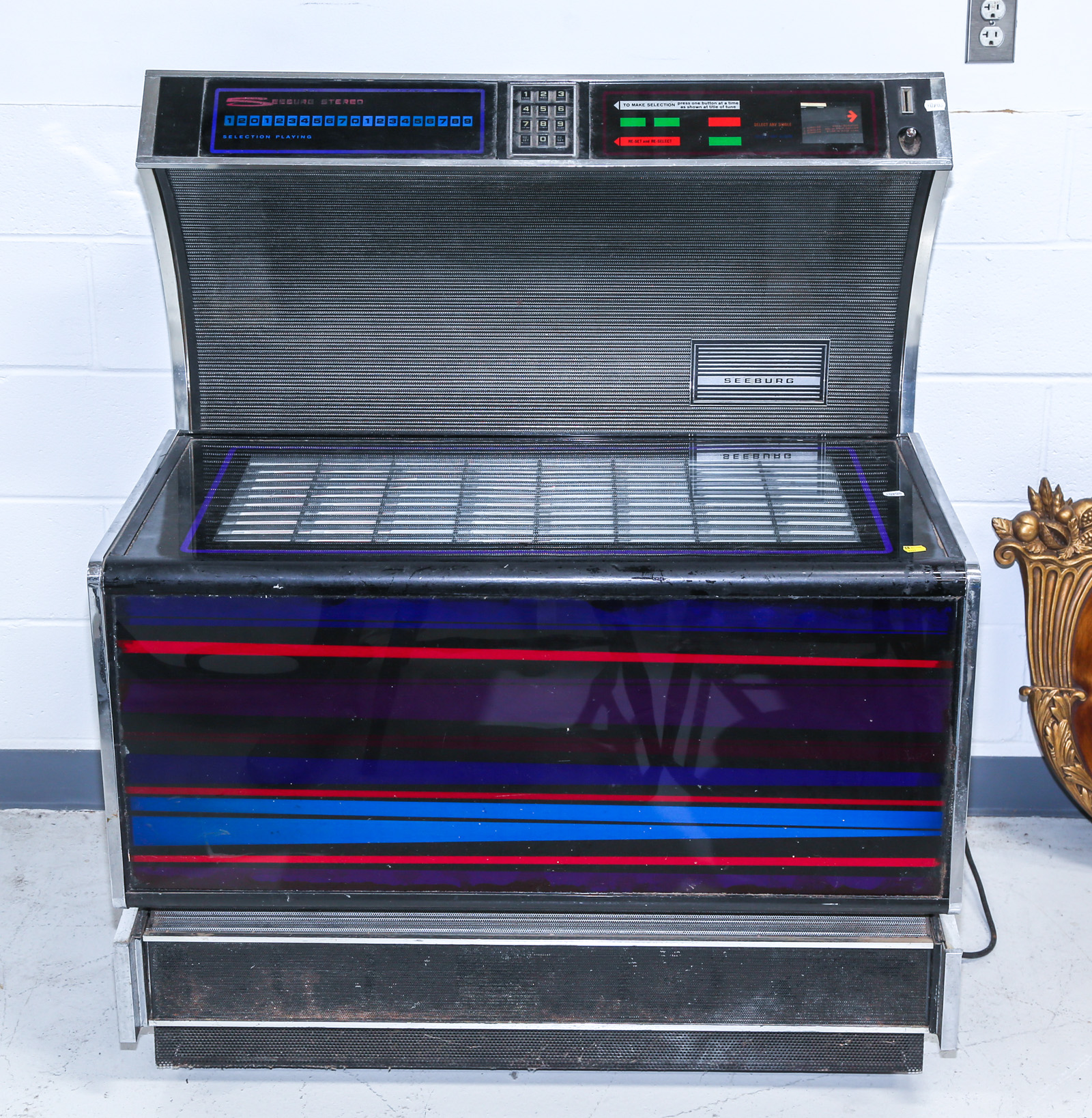 SEEBURG STEREO JUKE BOX Circa
