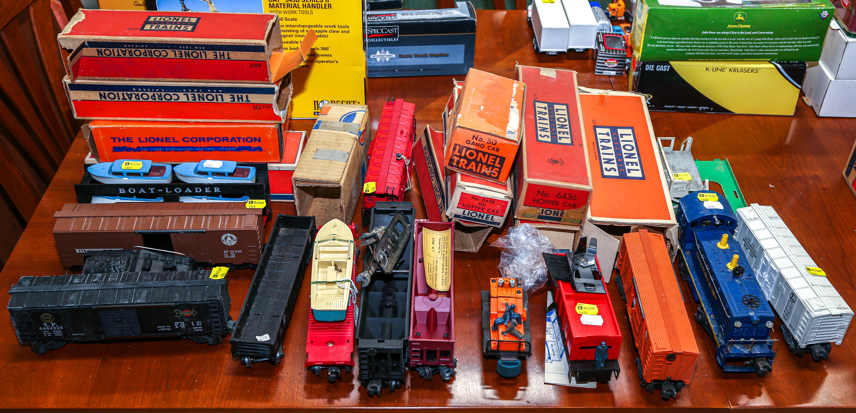 SELECTION OF 14 LIONEL "O" GAUGE