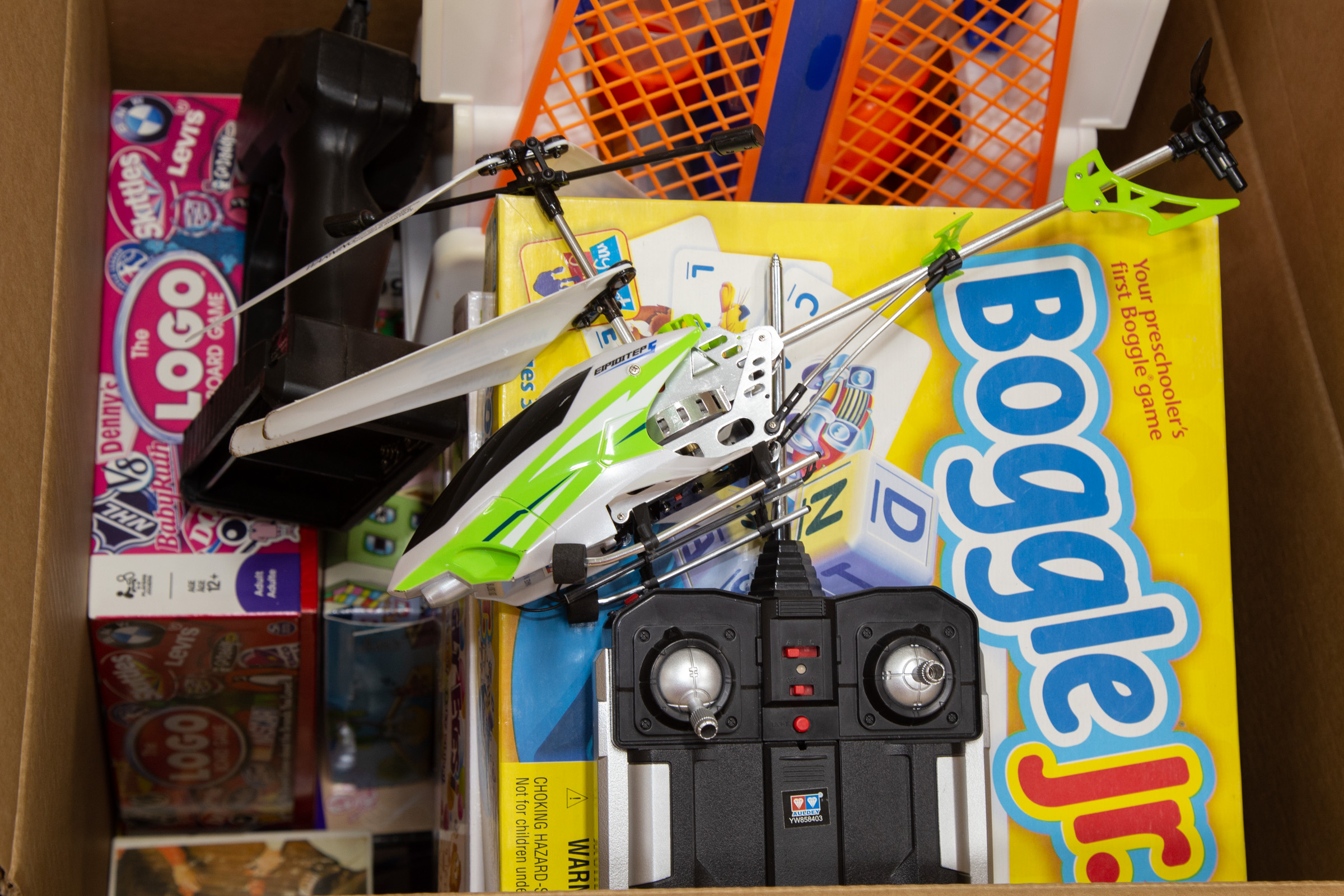 SELECTION OF BOARD GAMES & TOYS .