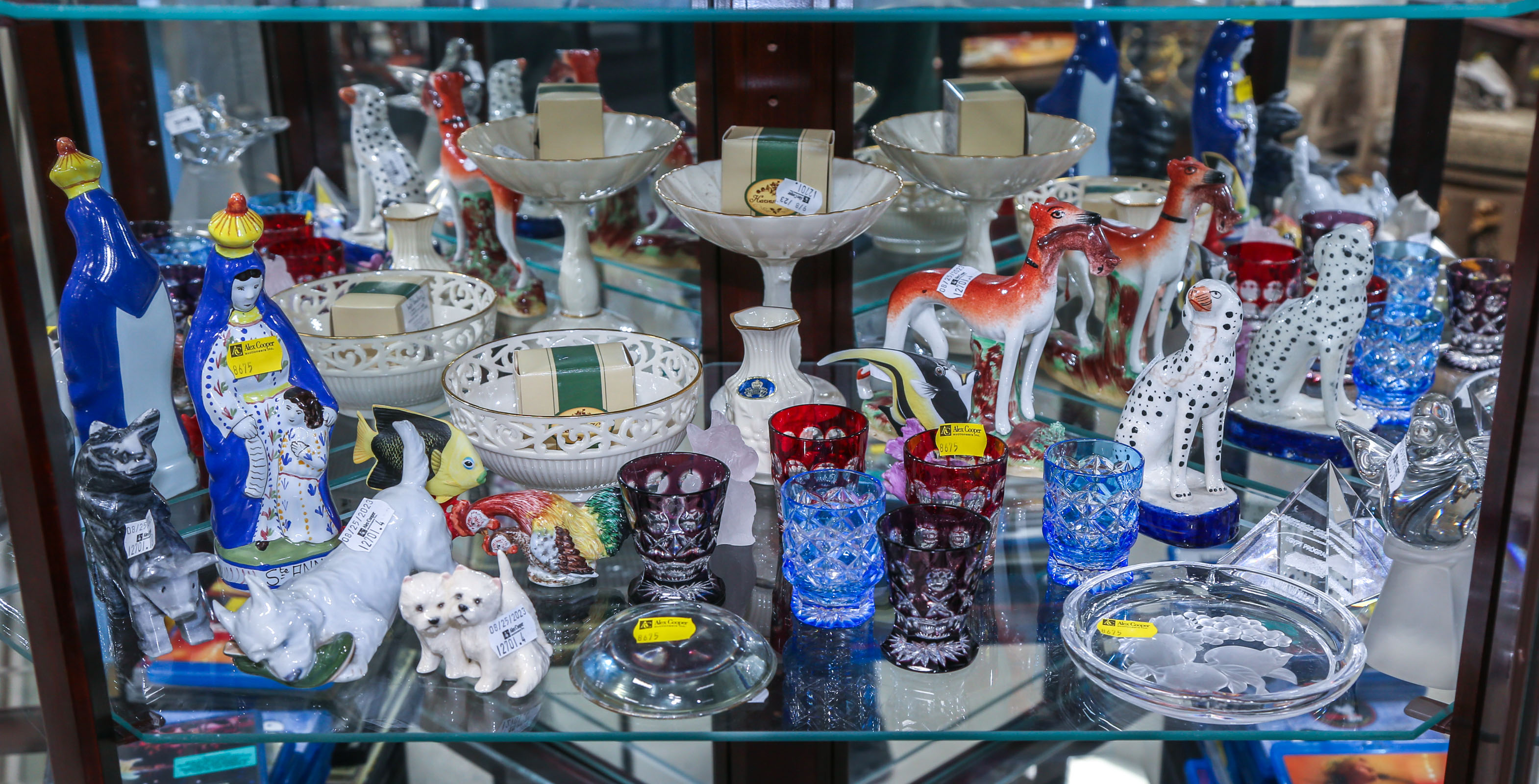 SELECTION OF CERAMIC & GLASS CURIOS
