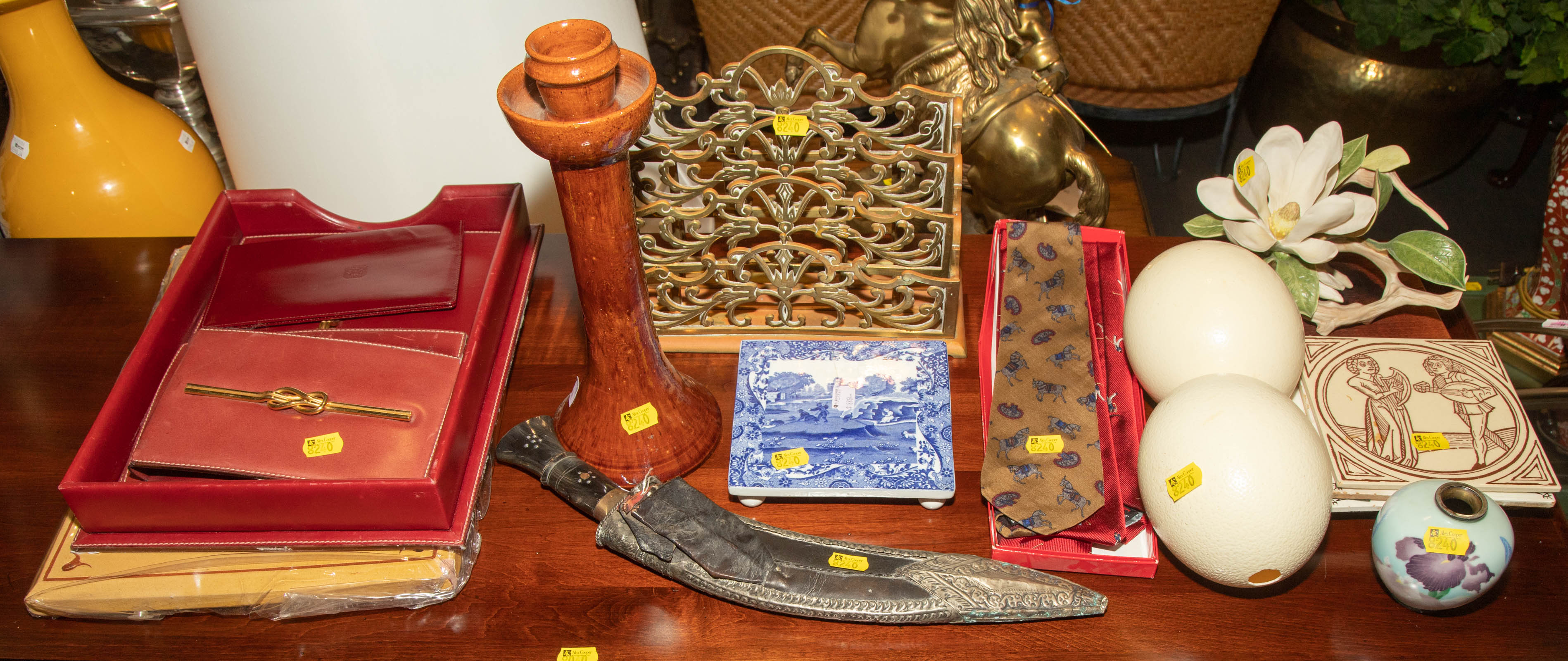 SELECTION OF COLLECTIBLES &