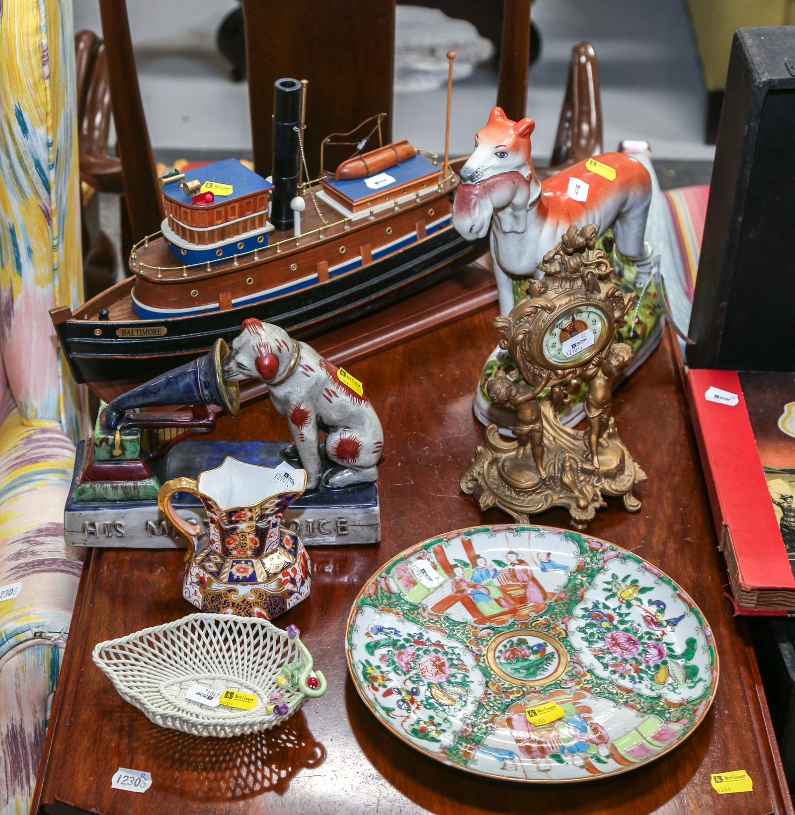 SELECTION OF COLLECTIBLES &