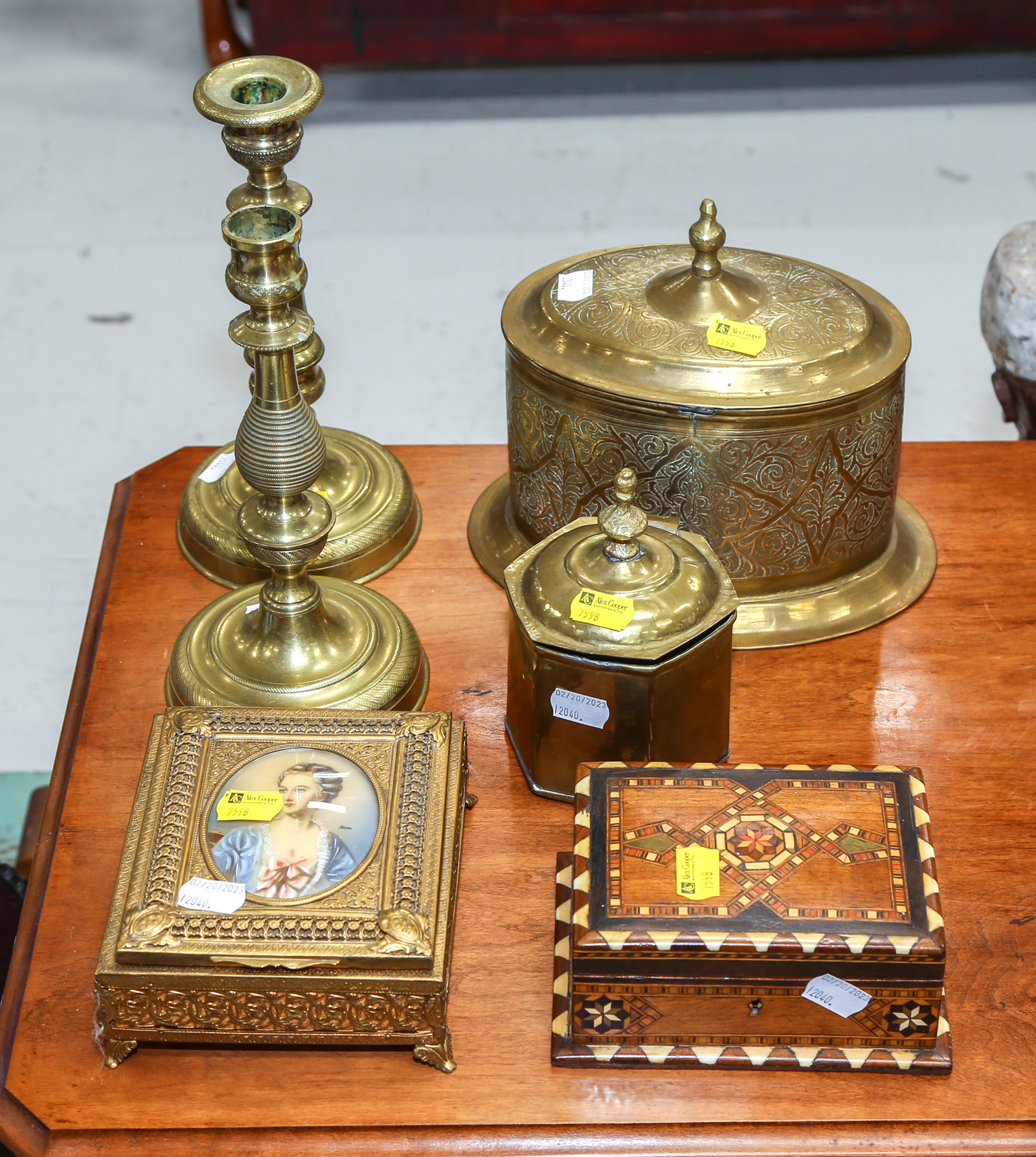 SELECTION OF DECORATIONS &