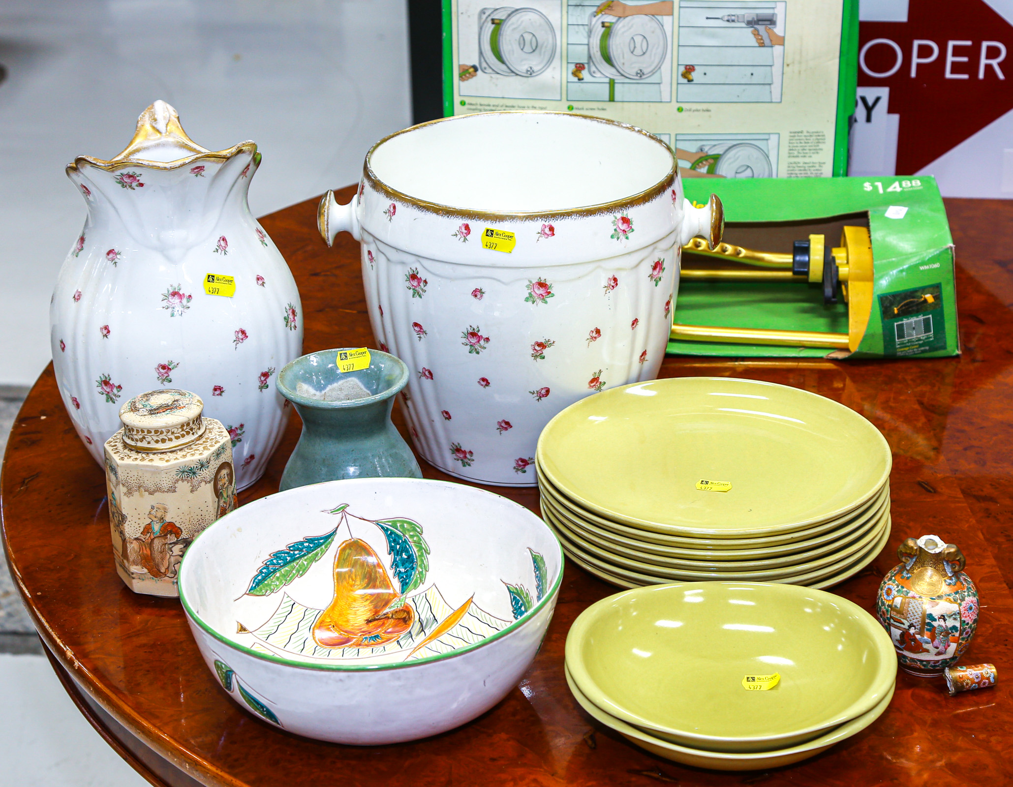 SELECTION OF DECORATIVE &