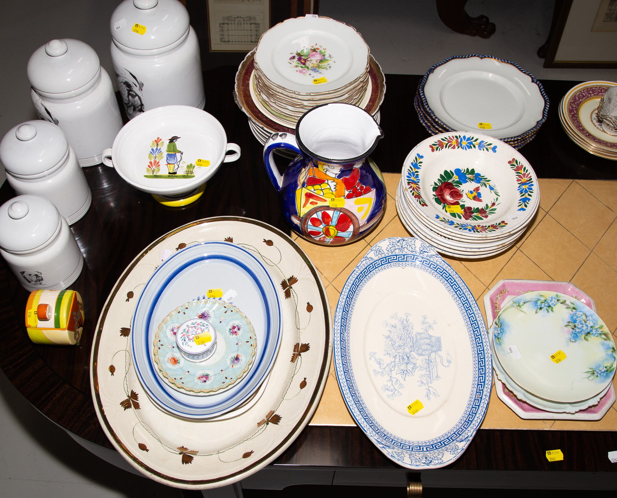 SELECTION OF DECORATIVE &