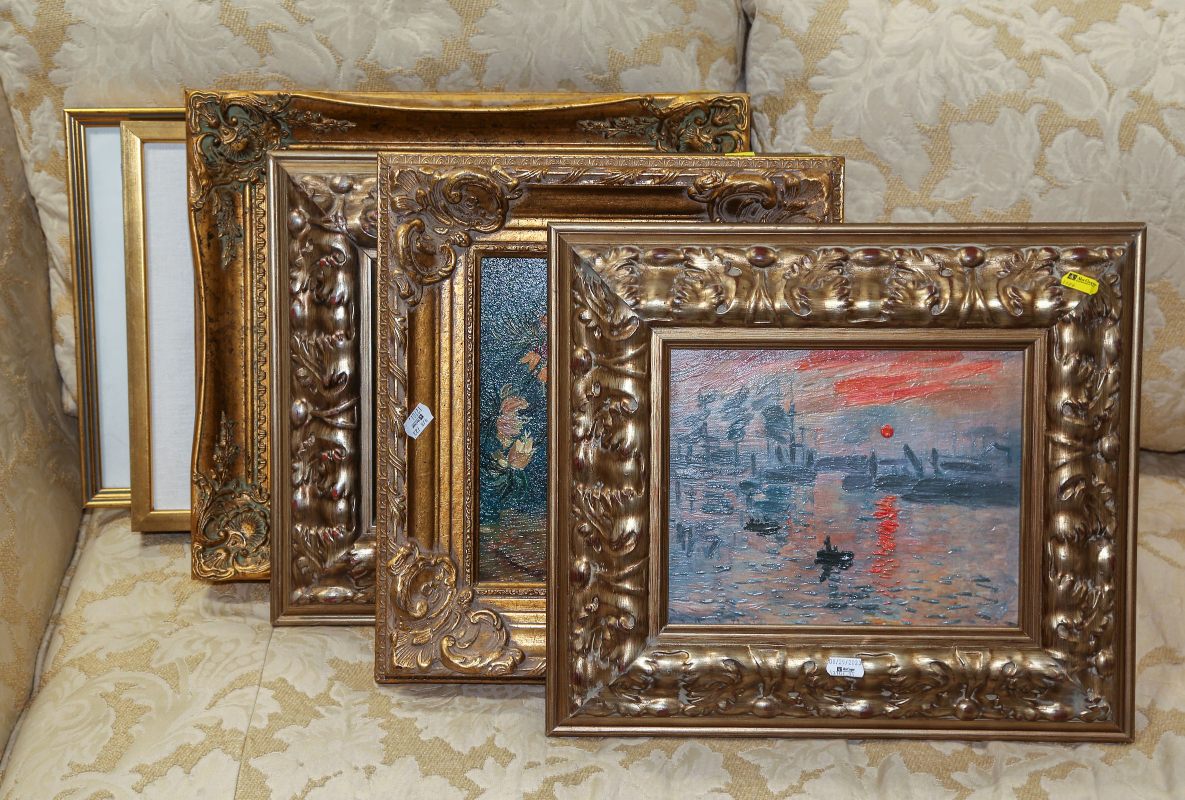 SELECTION OF DECORATIVE FRAMED