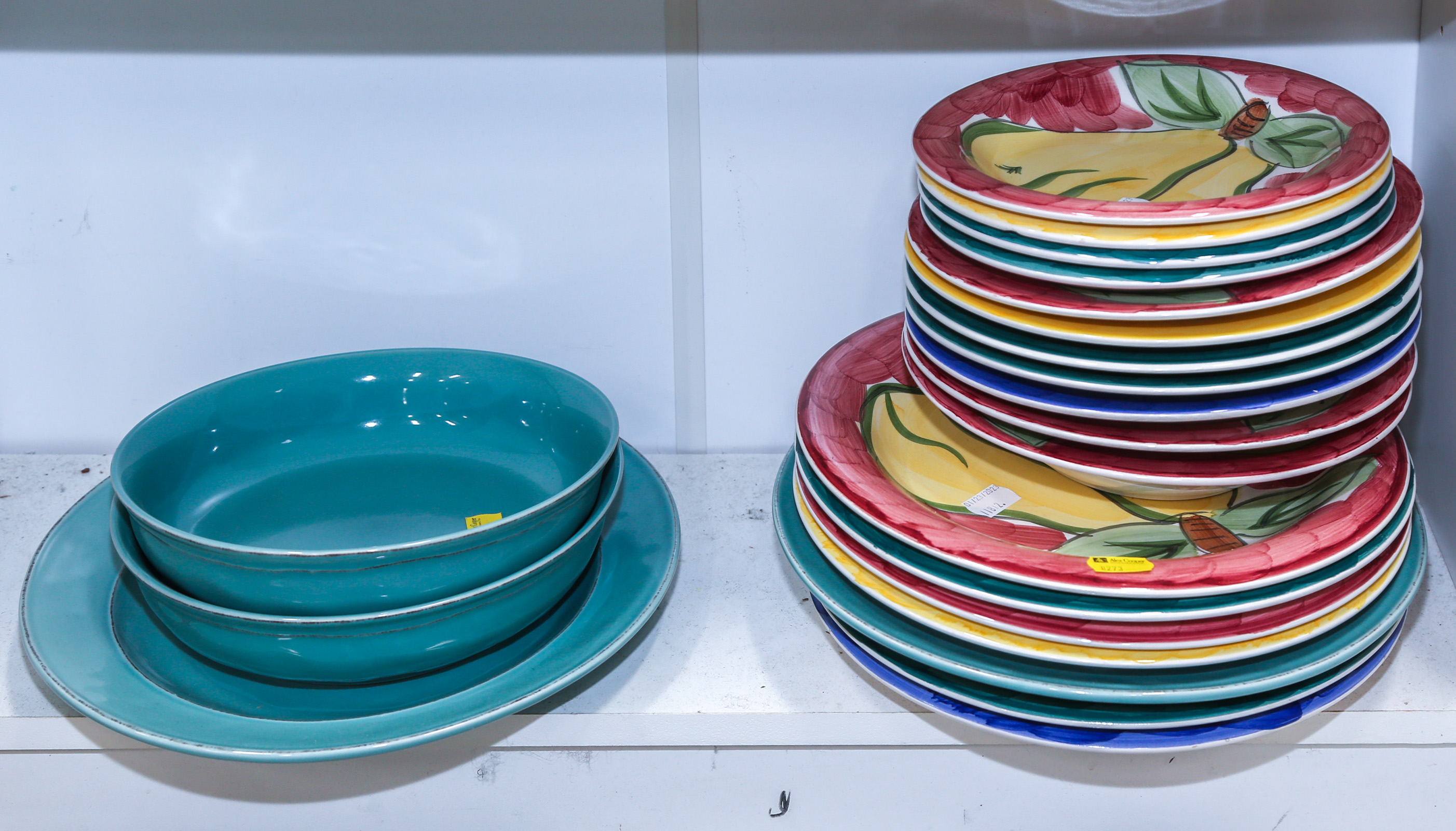 SELECTION OF DECORATIVE TABLE CHINA
