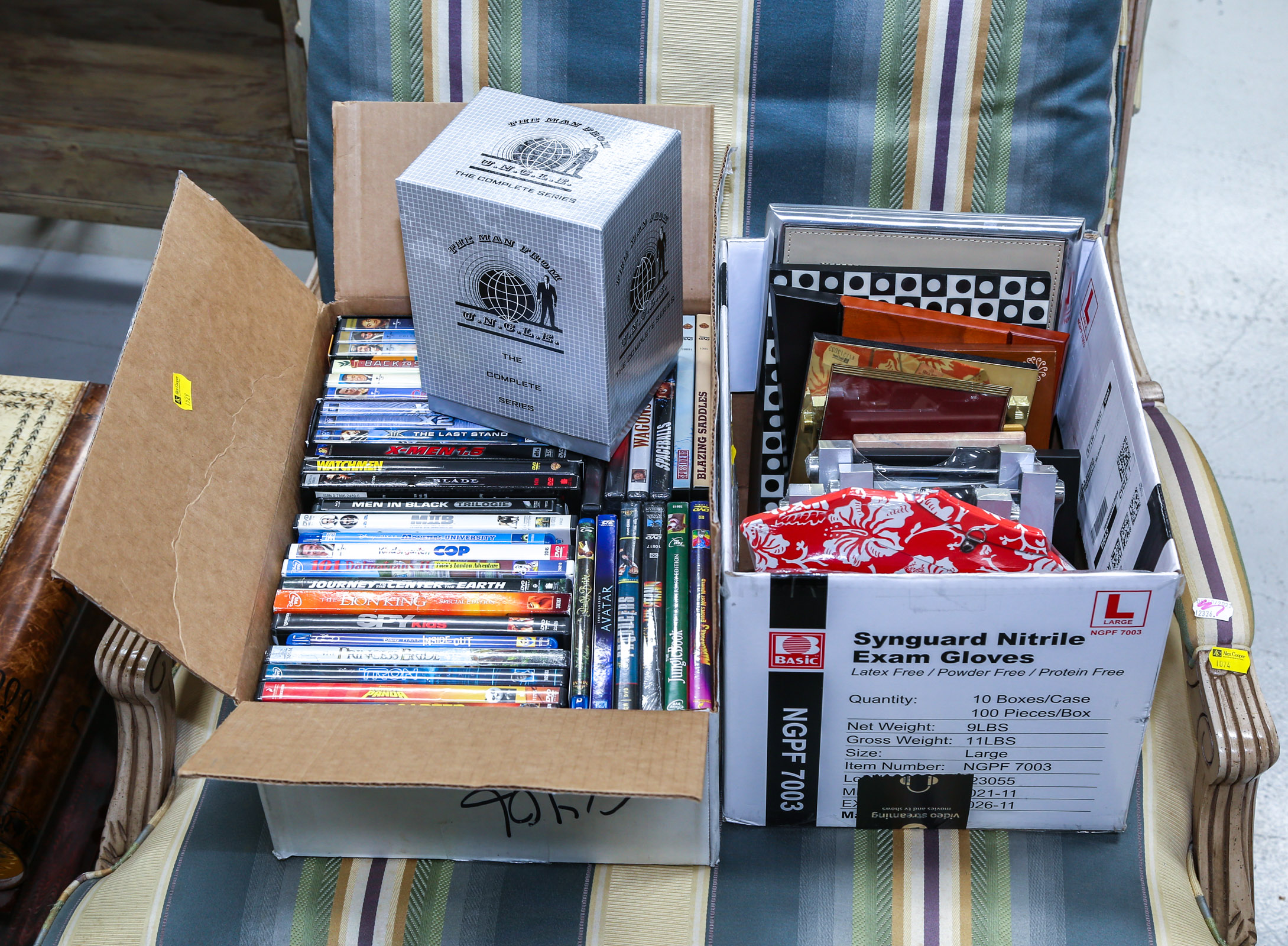 SELECTION OF DVDS & PHOTO FRAMES
