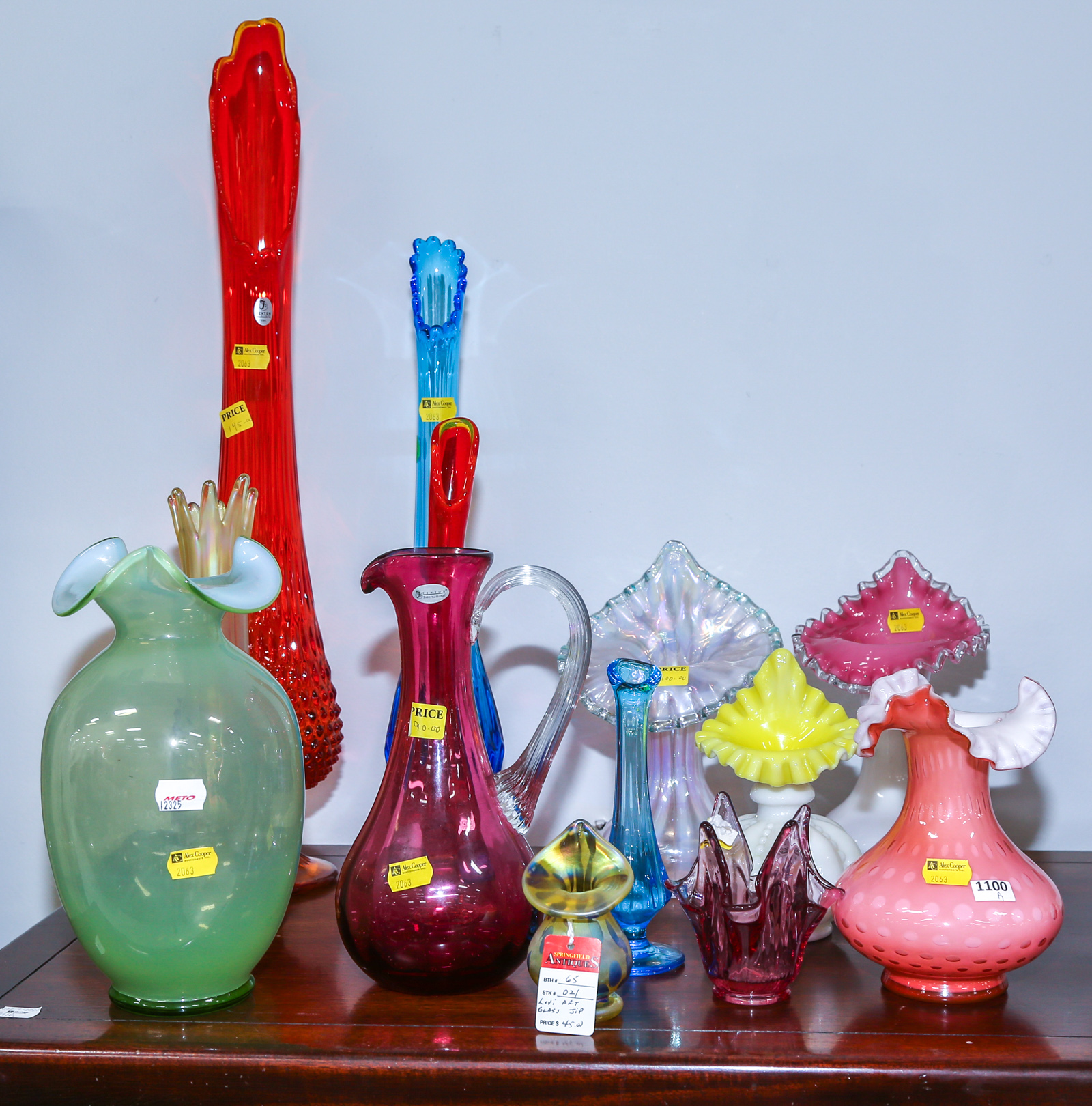 SELECTION OF FENTON ART GLASS