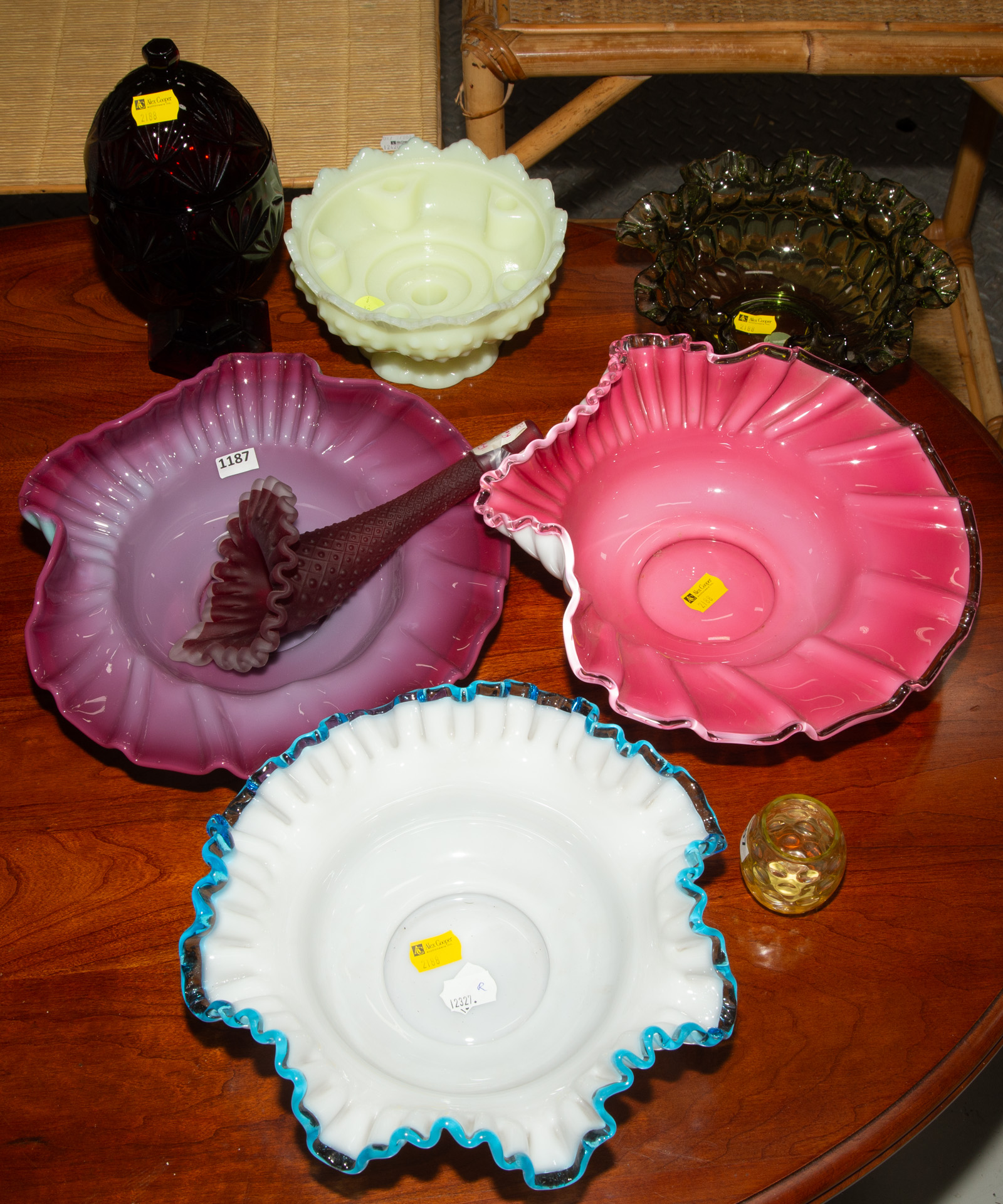 SELECTION OF FENTON ART GLASS