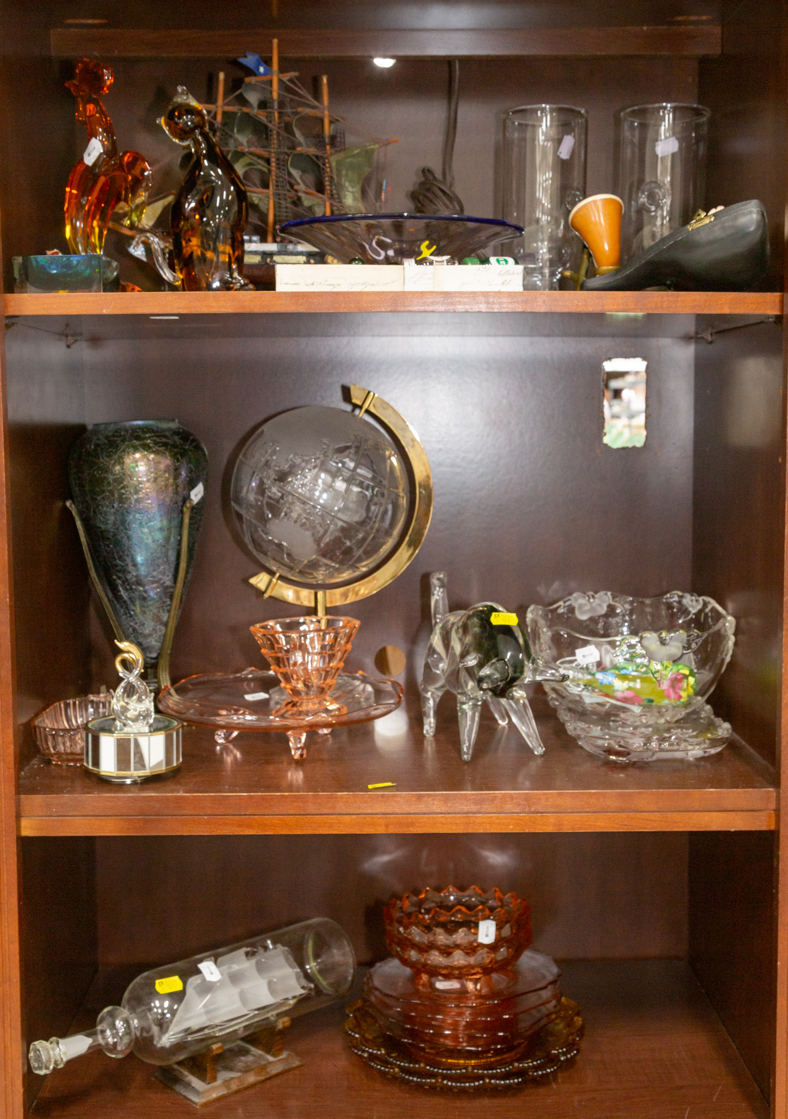 SELECTION OF GLASSWARE &