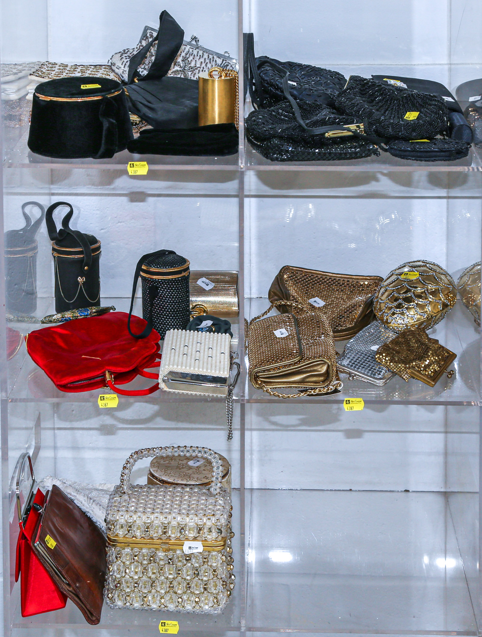 SELECTION OF LADIES' CARRY-ALLS &