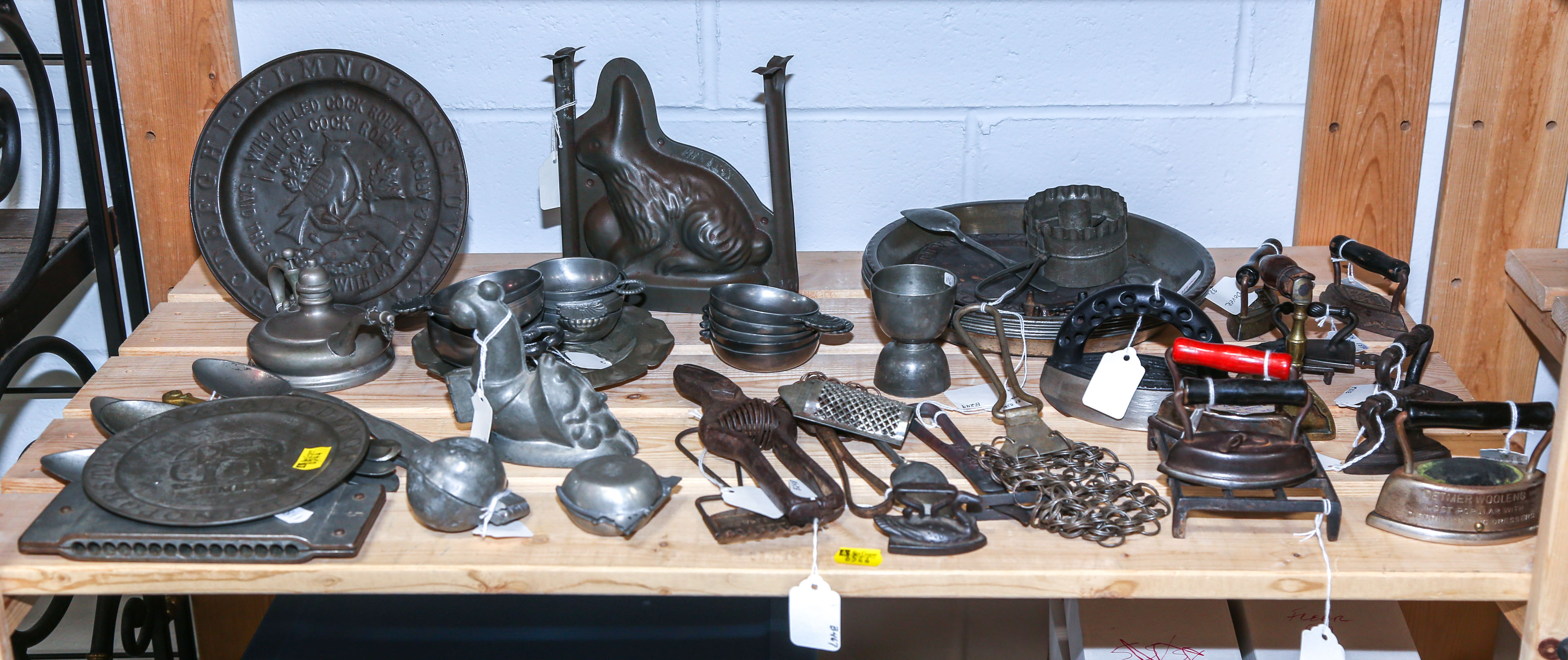 SELECTION OF METAL KITCHEN