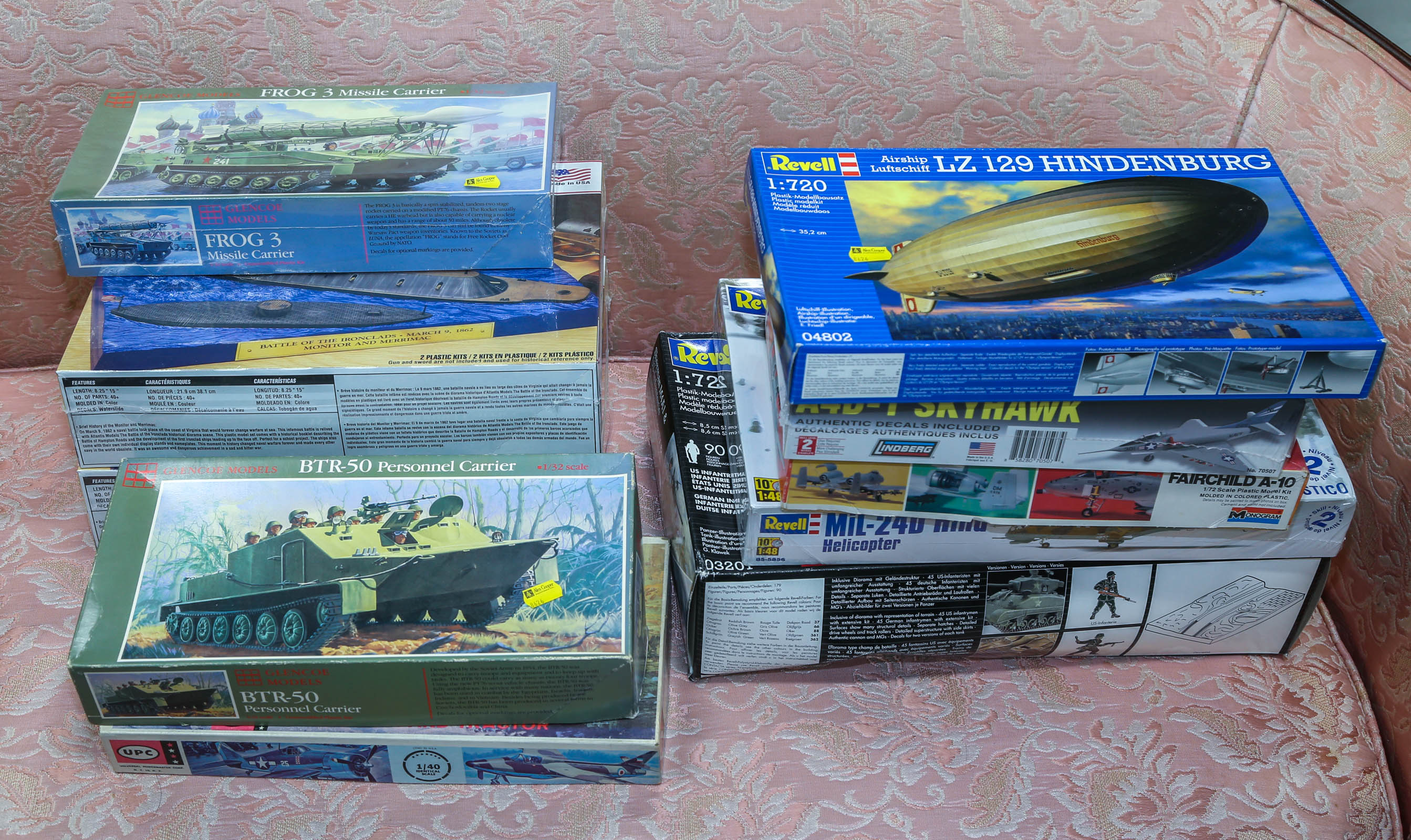 SELECTION OF MILITARY MODEL KITS