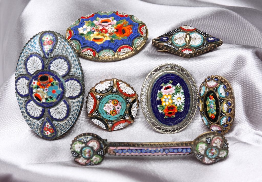 SELECTION OF SEVEN VINTAGE MICRO