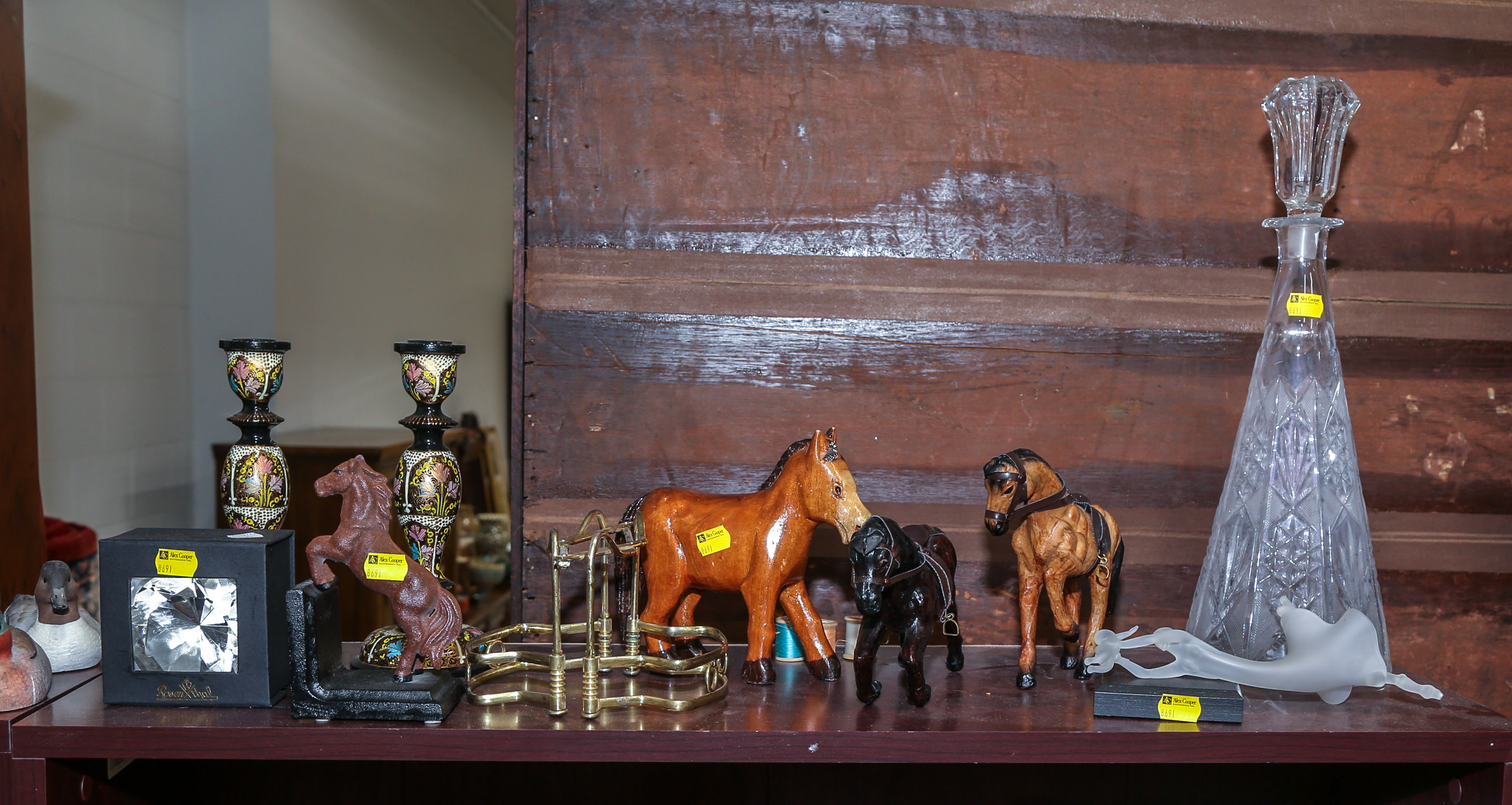 SELECTION OF SMALL DECORATIONS