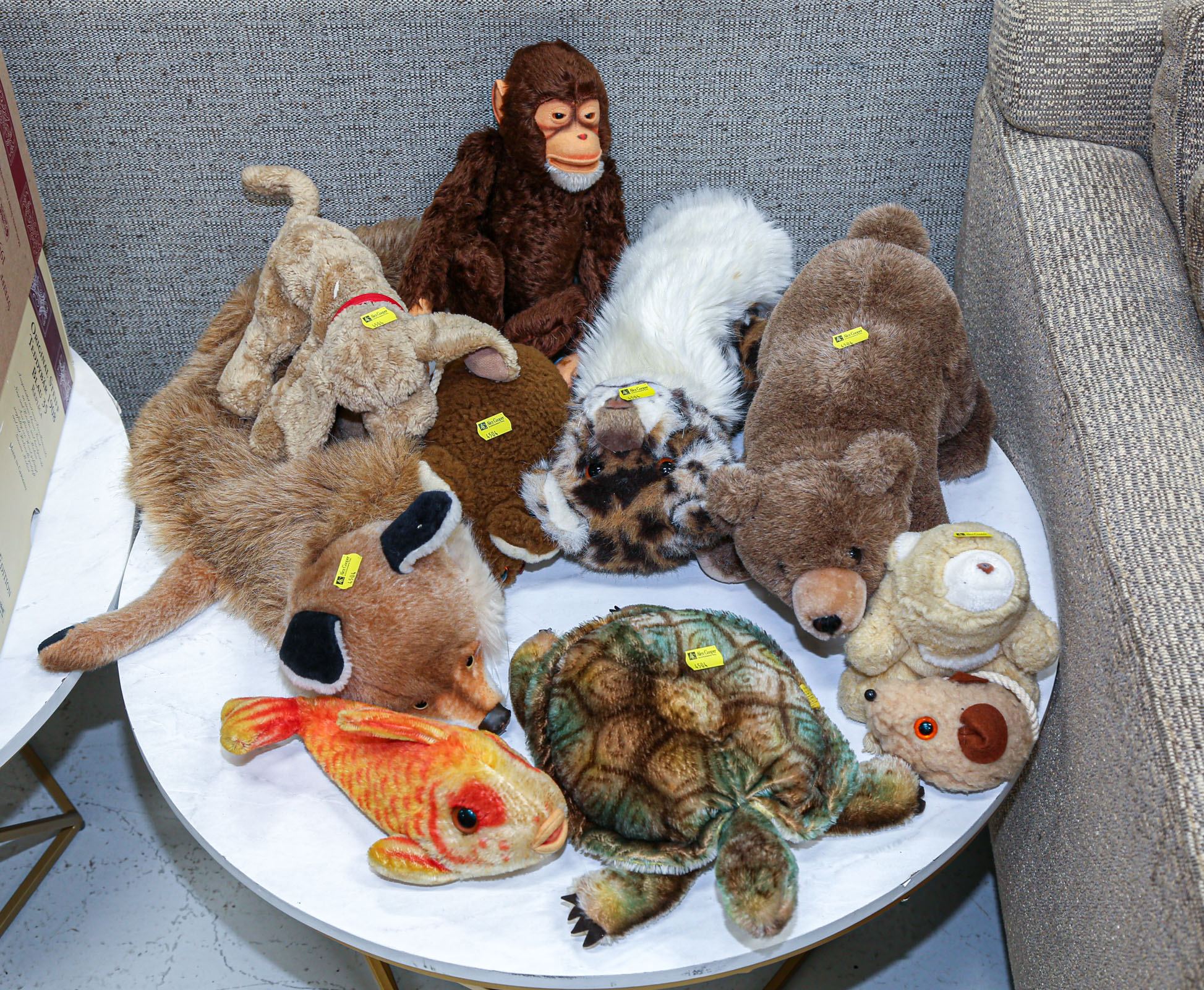 SELECTION OF STUFFED ANIMALS