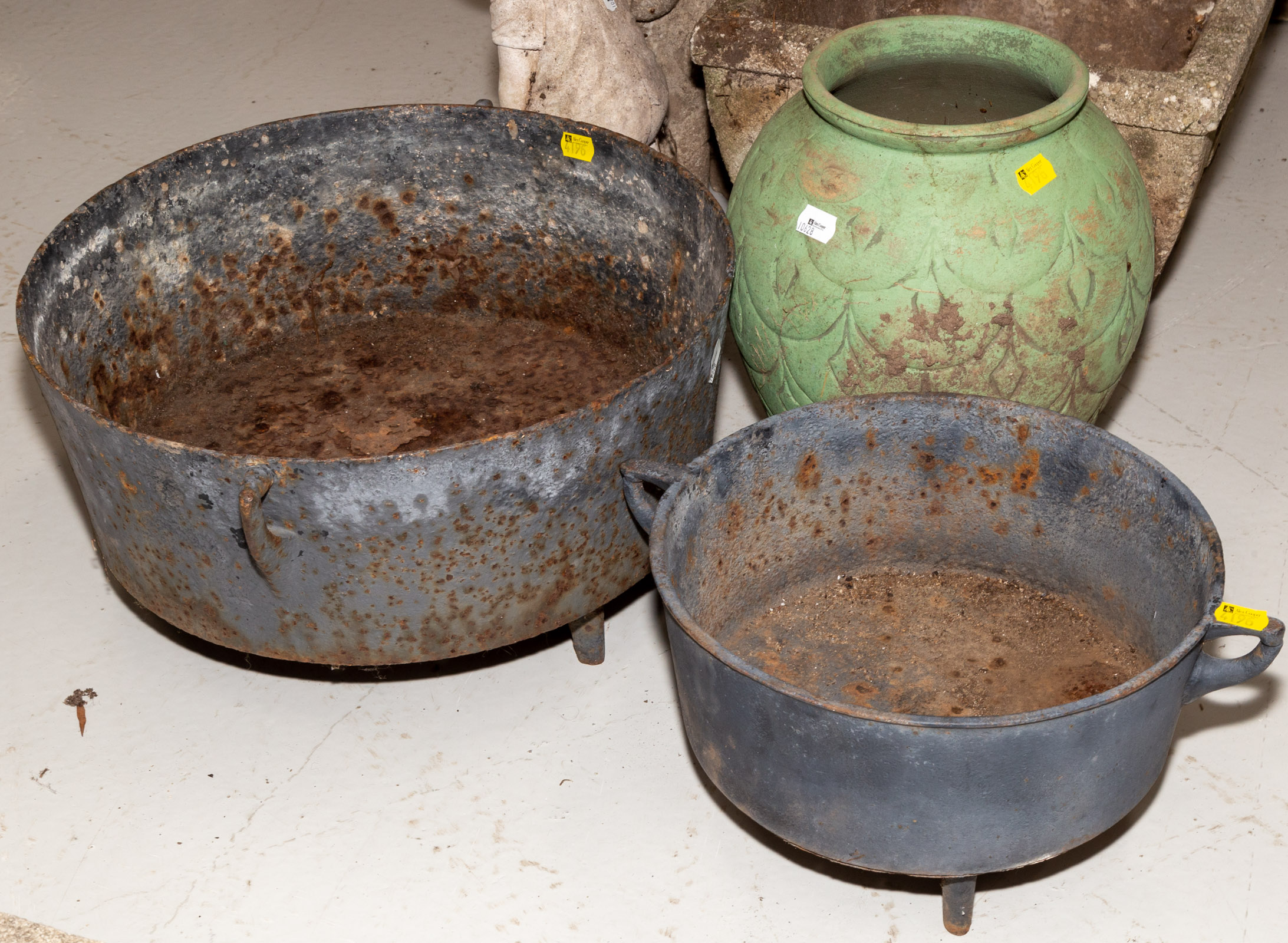 SELECTION OF THREE GARDEN ORNAMENTS