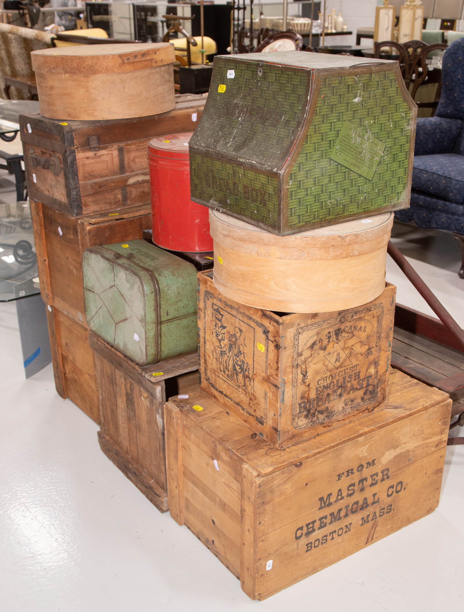 SELECTION OF WOOD & METAL CRATES