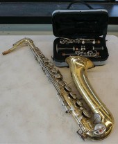 SELMER CLARINET WITH CARRYING
