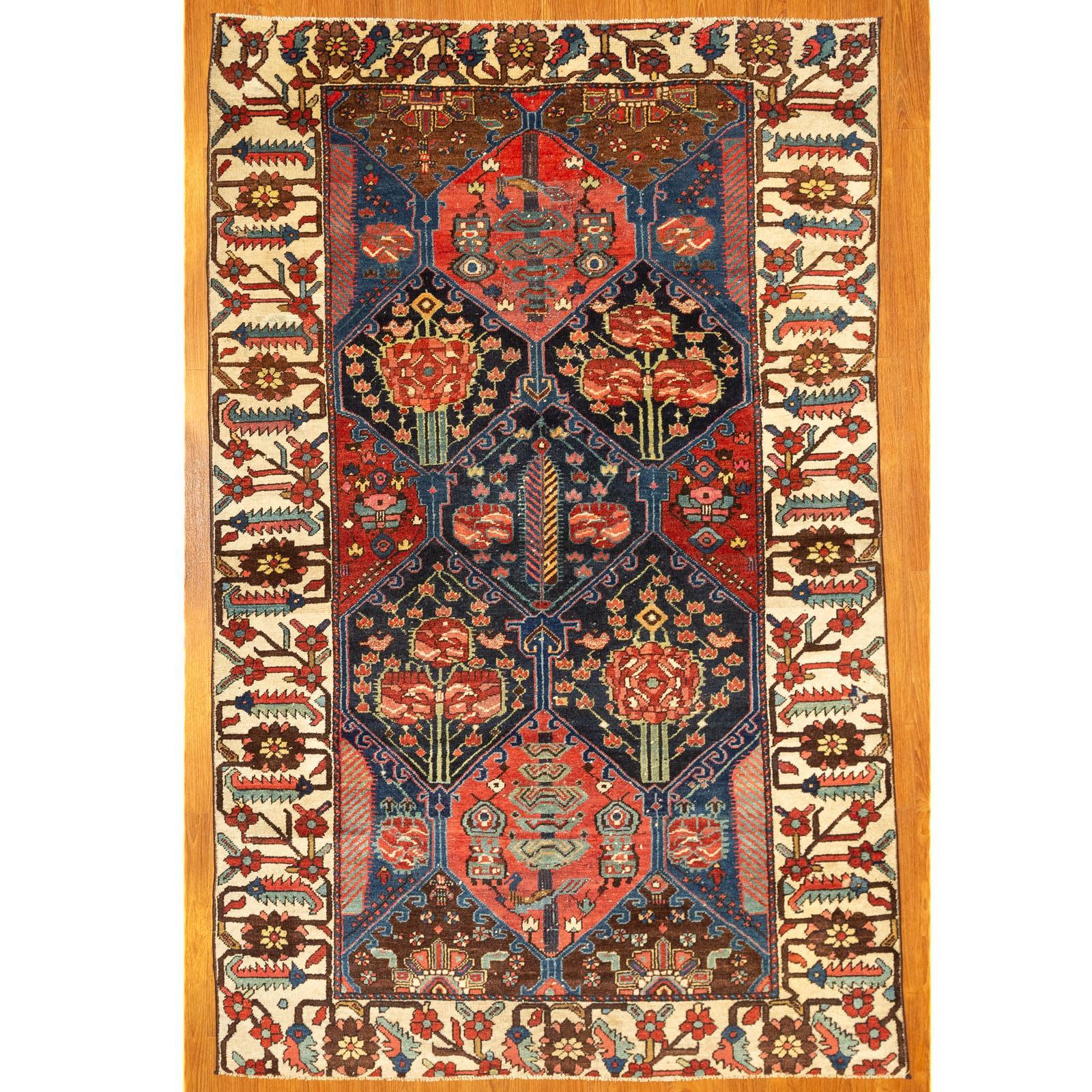 SEMI ANTIQUE BAHKTIARI RUG, PERSIA,