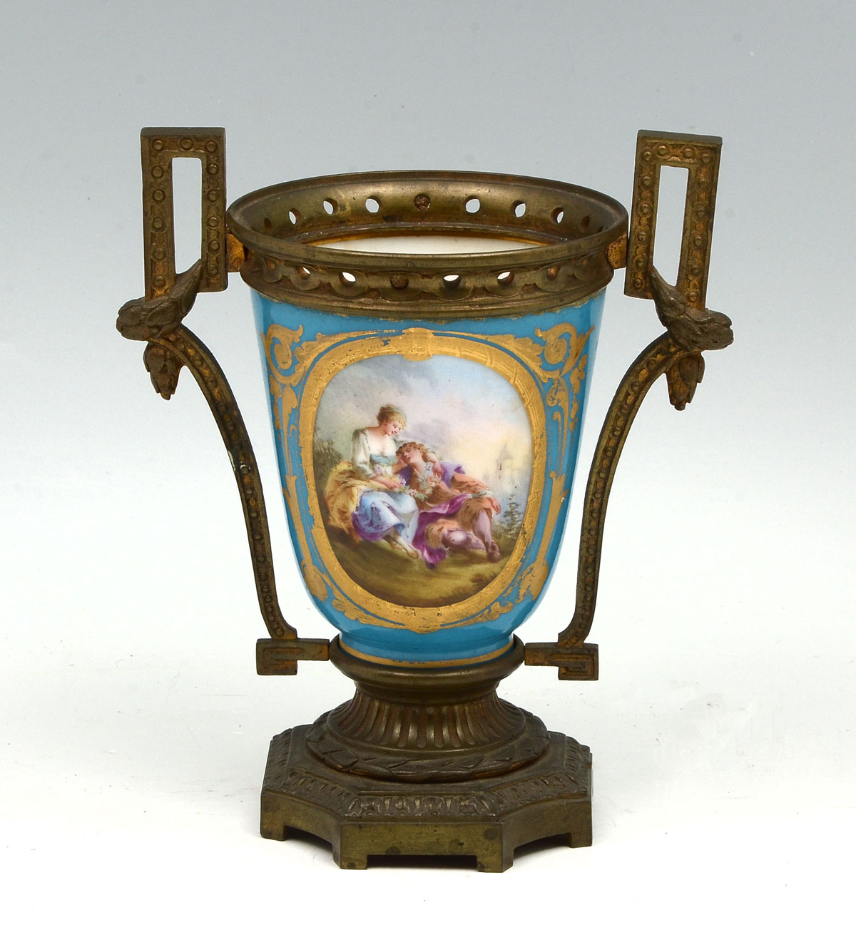 SERVES METAL MOUNTED VASE: Metal