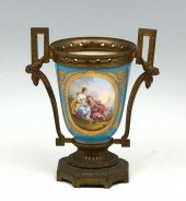 SERVES METAL MOUNTED VASE: Met
