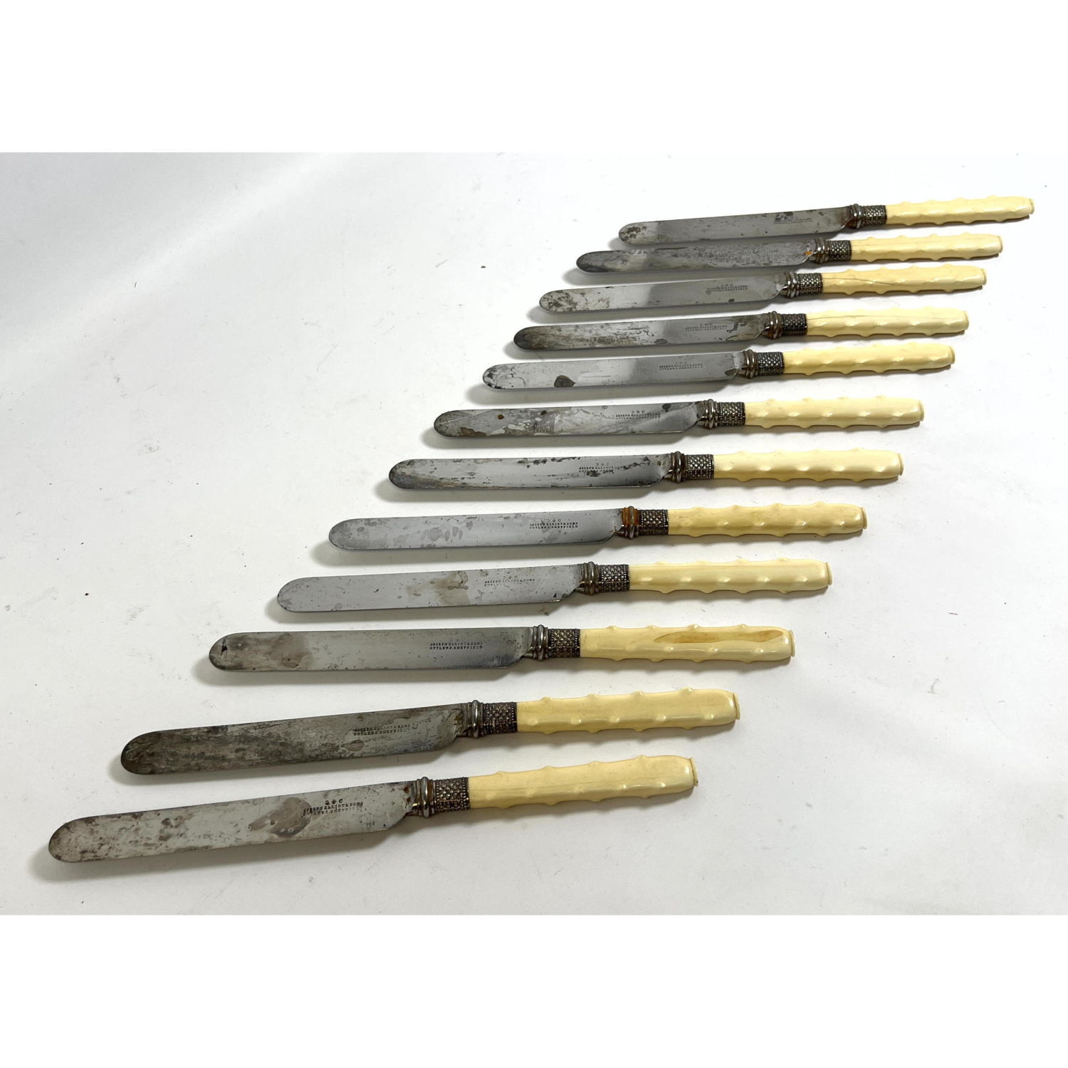 Set 12 Natural Carved Handle