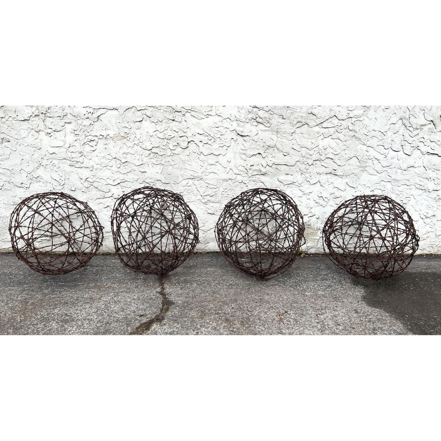 Set 4 Barbed Wire Ball Garden