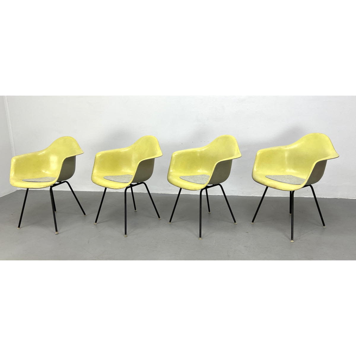 Set 4 CHARLES EAMES Fiberglass