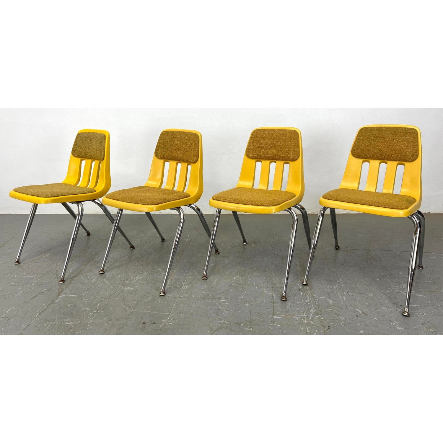 Set 4 VIRCO Martest Molded