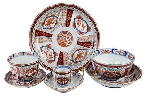 SET OF 33 IMARI PORCELAIN TABLE