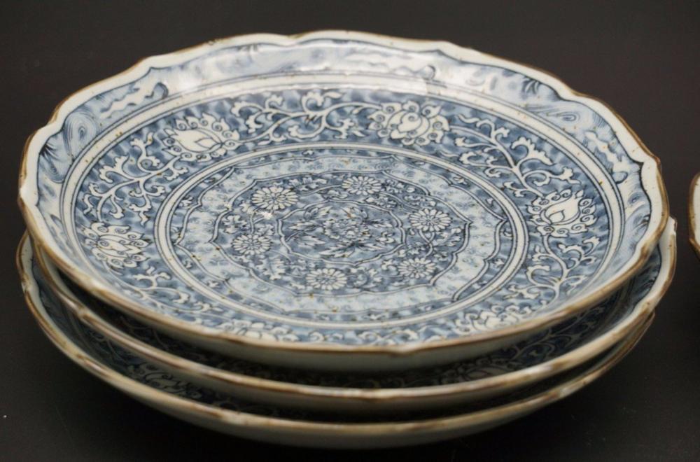 SET OF 4 CHINESE PORCELAIN